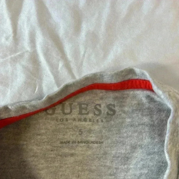 Guess -  short sleeve T-shirt. Size 5. - Picture 2 of 3